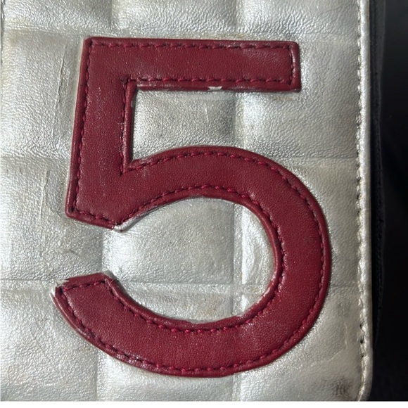 Beautiful Chanel Vintage CC Logo Chocolate Bar Pochette . ๐โค๏ธ๐ค - Picture 5 of 10